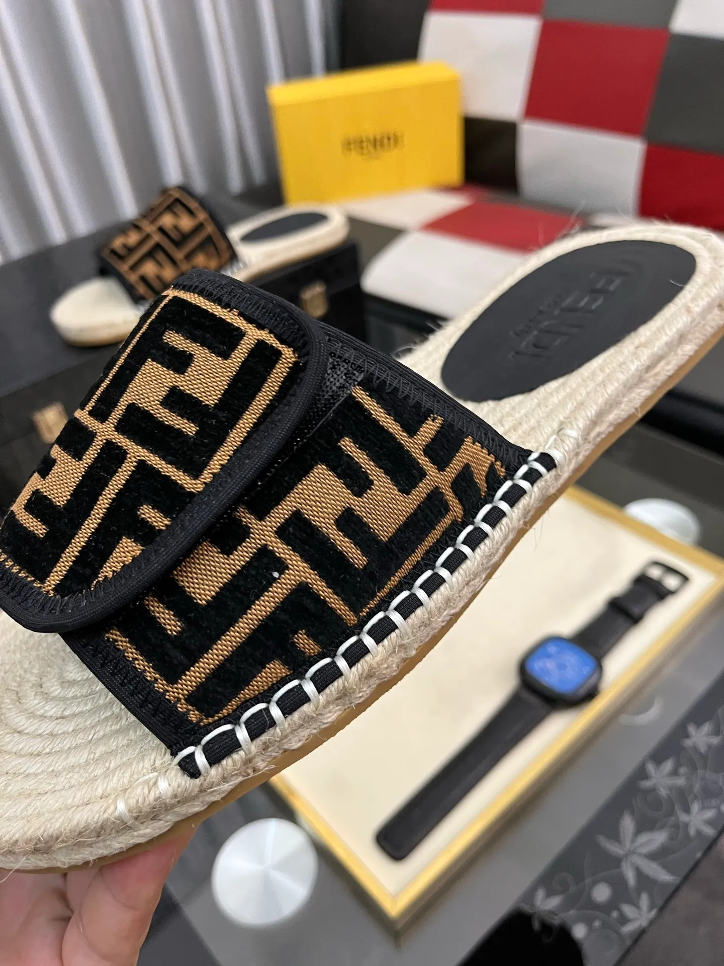 Men's shoes💰320⌚️⌚️[FENDI~Fendi slippers] High-end men's shoes brand official website 1:1 latest masterpiece: original mold customization, fabrics made of imported original materials, upgraded outsole, lighter, top quality in the market, simple and tasteful, a must-have for fashionistas, fashion is at your feet, full of confidence, the same style at the counter👍The season of summer slippers is here. Yardage: 38-44. Can be customized45.46.47